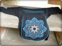 Seitentasche Schwarz Mandala blau L