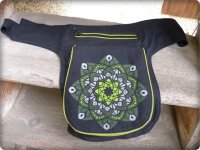 Seitentasche schwarz Mandala grün L
